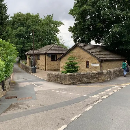 Lister Park Bradford Stylish 1Bed Coach House - Quiet & Tranquil Cottage & Parking Exterior photo