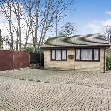 Lister Park Bradford Stylish 1Bed Coach House - Quiet & Tranquil Cottage & Parking Exterior photo