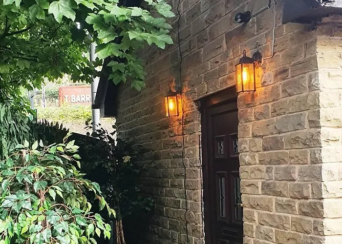 Lister Park Bradford Stylish 1Bed Coach House - Quiet & Tranquil Cottage & Parking