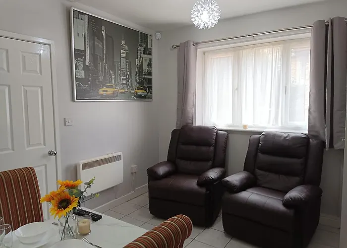 Lister Park Bradford Stylish 1Bed Coach House - Quiet & Tranquil Cottage & Parking