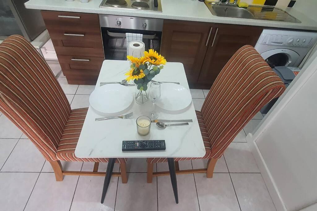 Lister Park Bradford Stylish 1bed Coach House - Quiet & Tranquil & Parking *