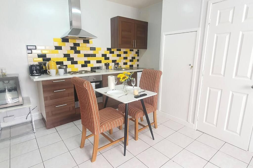 Lister Park Bradford Stylish 1bed Coach House - Quiet & Tranquil & Parking Holiday home *