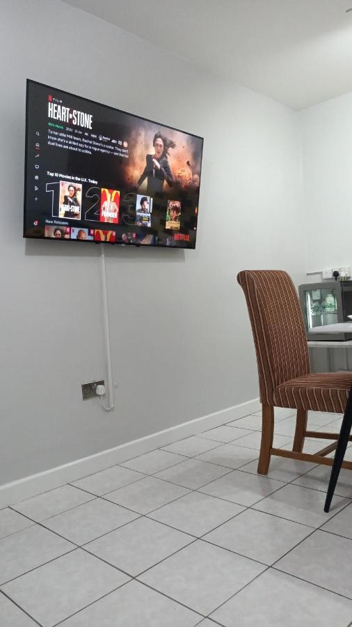 Lister Park Bradford Stylish 1bed Coach House - Quiet & Tranquil & Parking Holiday home