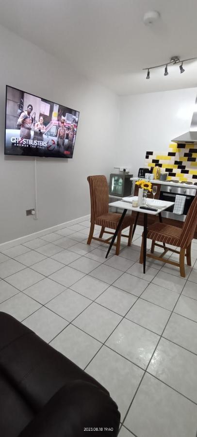 Lister Park Bradford Stylish 1bed Coach House - Quiet & Tranquil & Parking Holiday home Bradford (West Yorkshire)