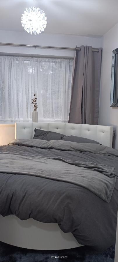 Lister Park Bradford Stylish 1bed Coach House - Quiet & Tranquil & Parking