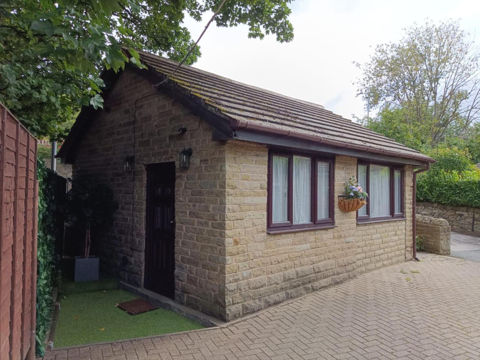 Lister Park Bradford Stylish 1bed Coach House - Quiet & Tranquil & Parking *